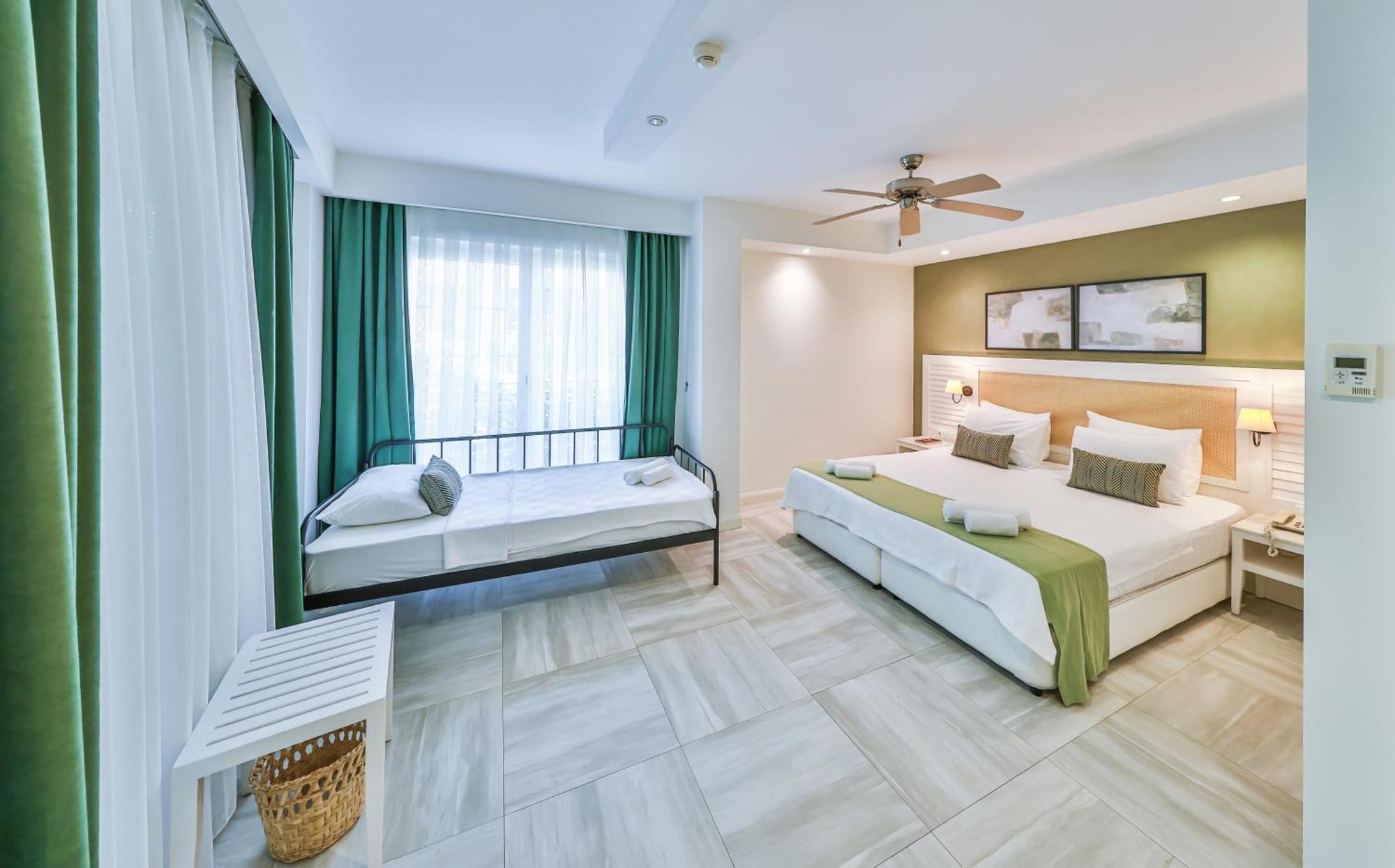 Livia Hotel カシュ エクステリア 写真